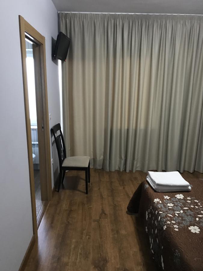 Hostal Juli San Justo de la Vega Exterior foto